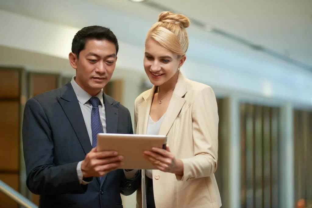 TRAINING LEADERSHIP & EFFECTIVE COMMUNICATION FOR LEADERS