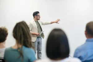 TRAINING STORYTELLING & PRESENTATION SKILLS FOR BUSINESS & STARTUPS