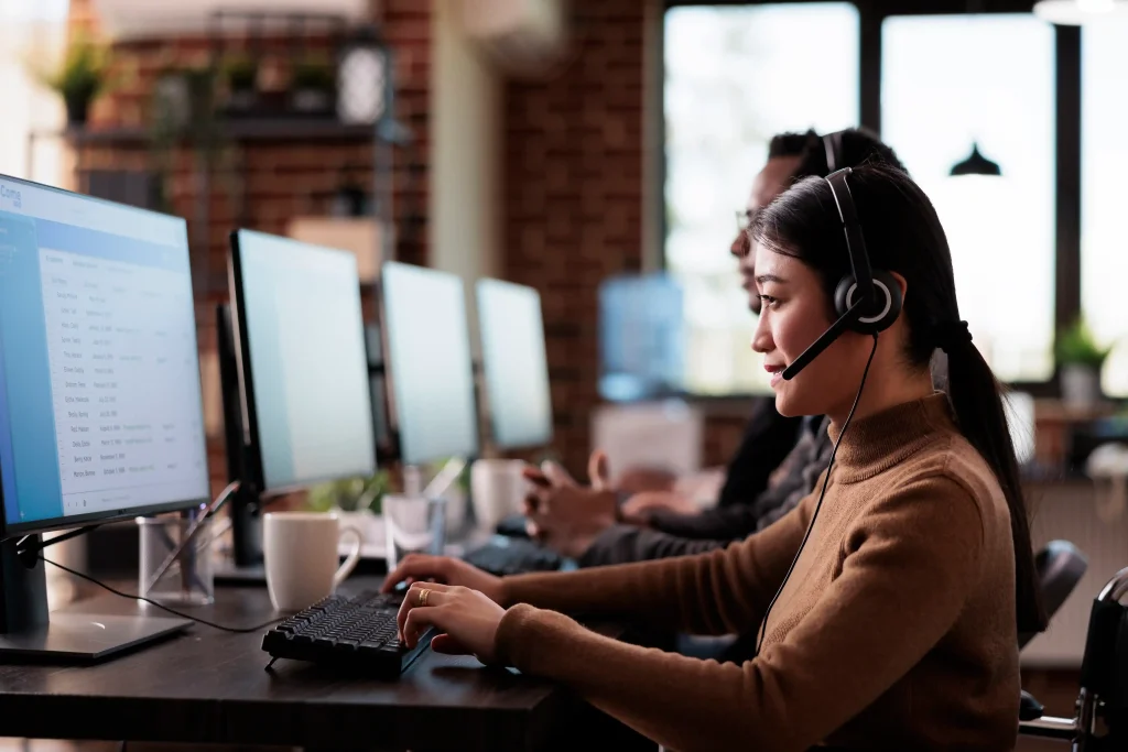 TRAINING SERVICE EXCELLENCE WITH HANDLING CUSTOMER COMPLAINT