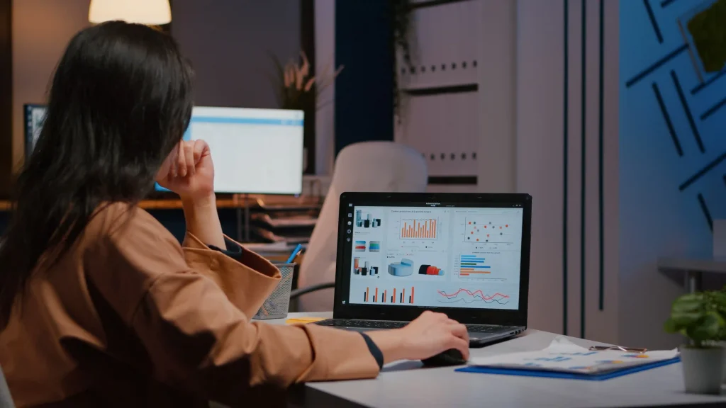 TRAINING BUSINESS INTELLIGENCE WITH POWER BI