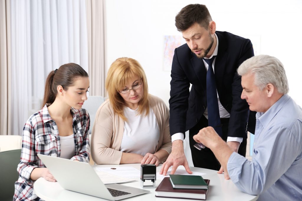 TRAINING ONLINE/OFFLINE CUSTOMER SERVICE EXCELLENCE
