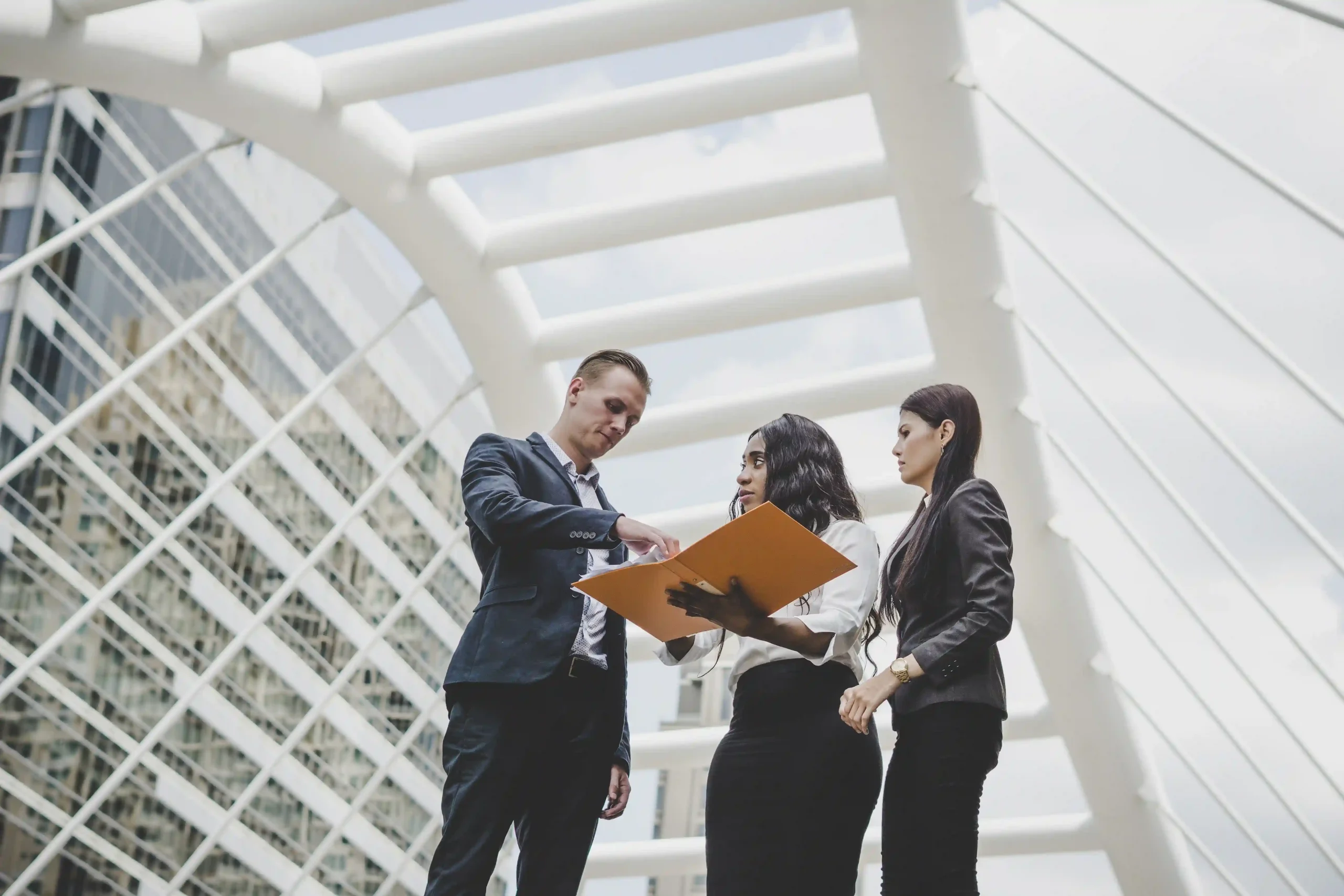 TRAINING COACHING & COUNSELING FOR LEADERS BUILDING TRUST AND ENGAGEMENT