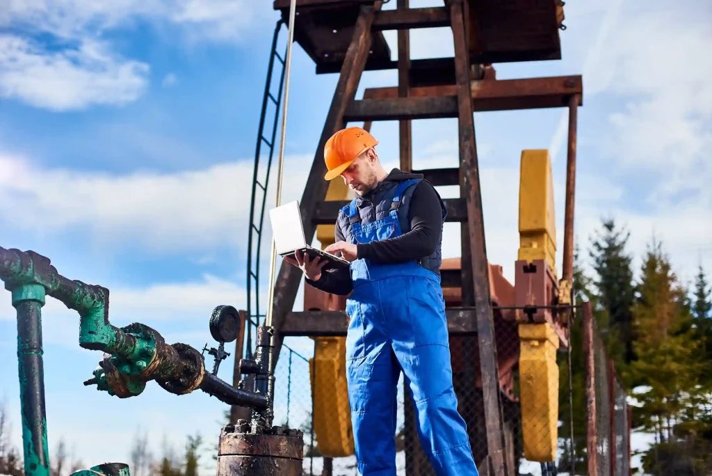 TRAINING KPI & PERFORMANCE DASHBOARD FOR OIL AND GAS INDUSTRY